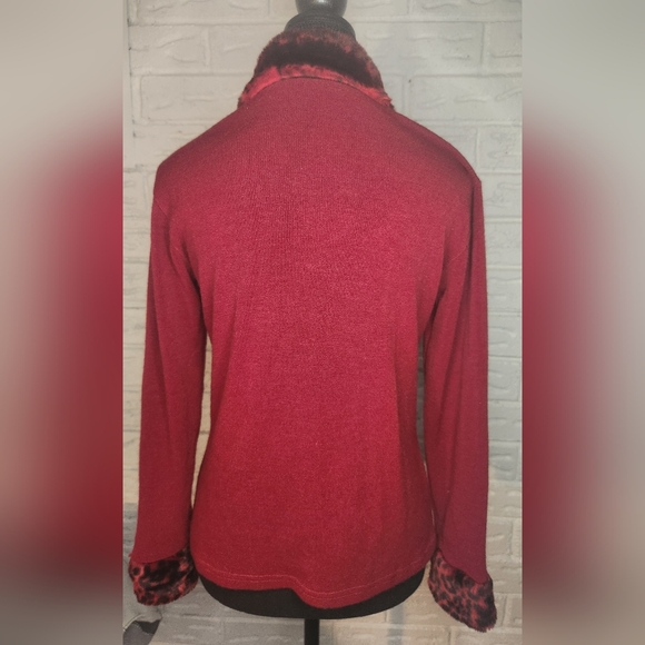 Faux-fur Leopard Print Collar/Cuffs - Women's Red Sweater - Picture 3 of 4